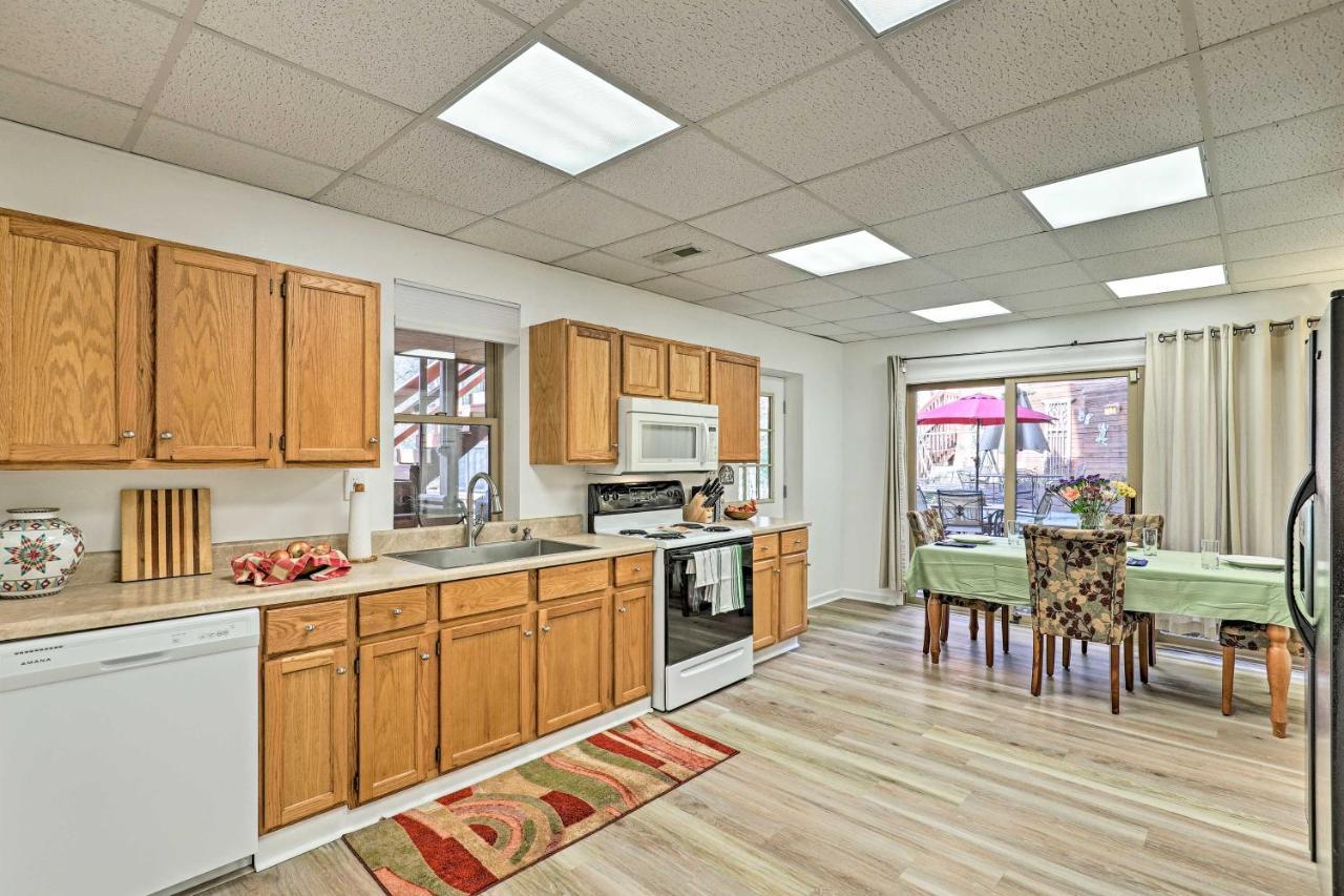Asheville Mountain Getaway With Patio And Koi Pond! ภายนอก รูปภาพ